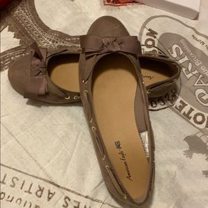 American Eagle flats